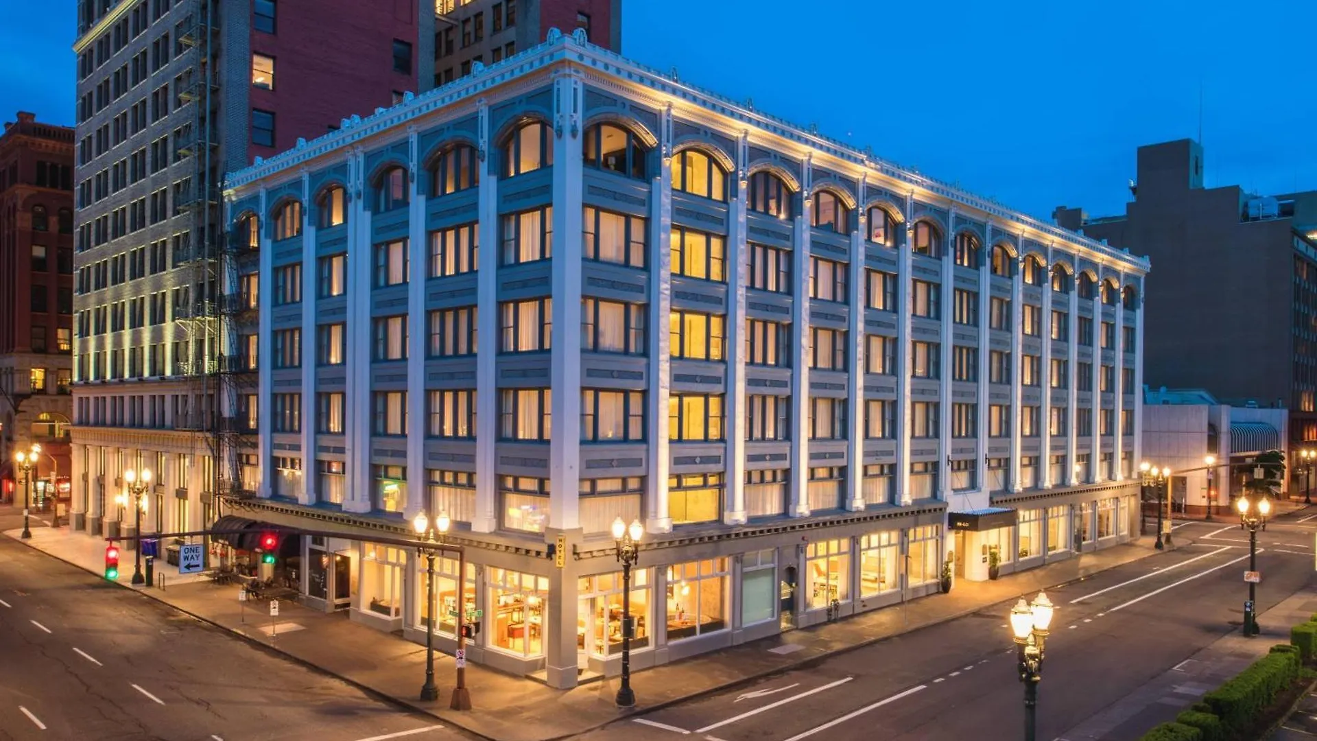 The Hi-Lo, Autograph Collection location